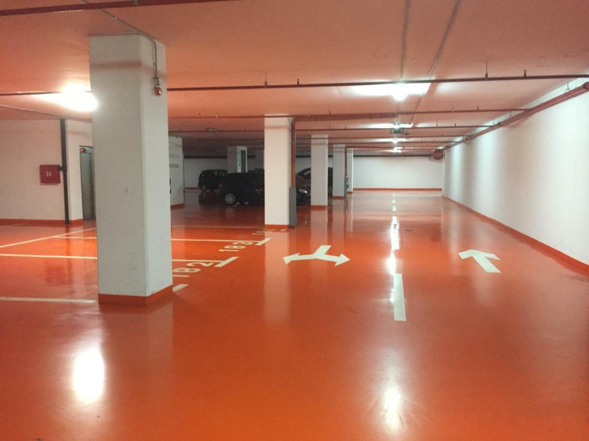 Nova Galerija West App Mary - Parking In Garage Lägenhet Zagreb Exteriör bild